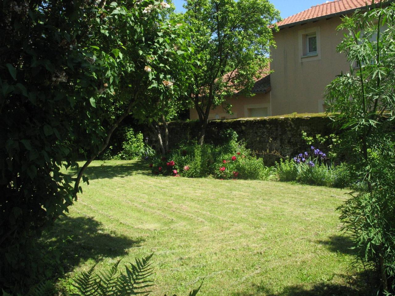 Les Jardins De La Grange Acomodação com café da manhã Rezonville Exterior foto