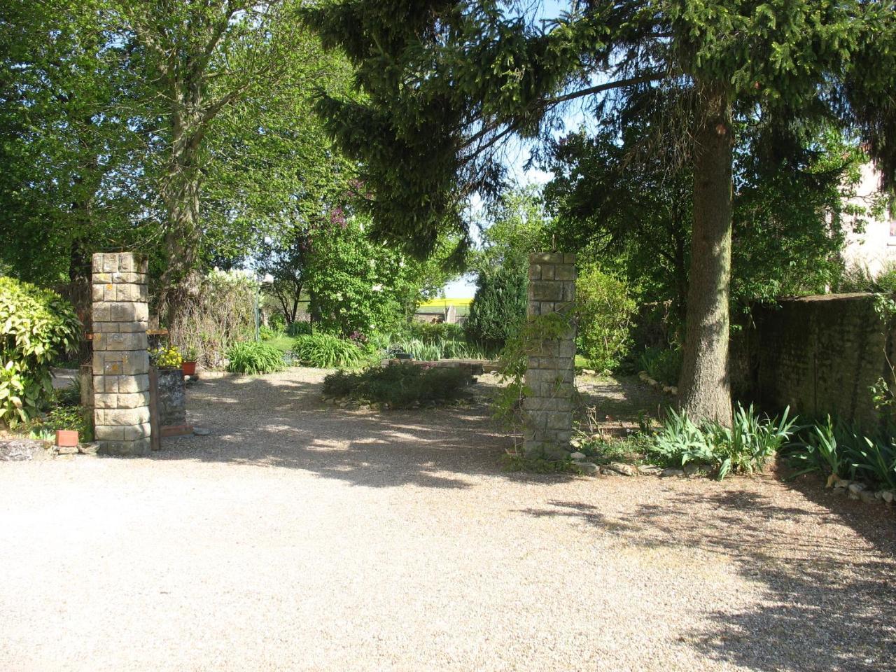 Les Jardins De La Grange Acomodação com café da manhã Rezonville Exterior foto